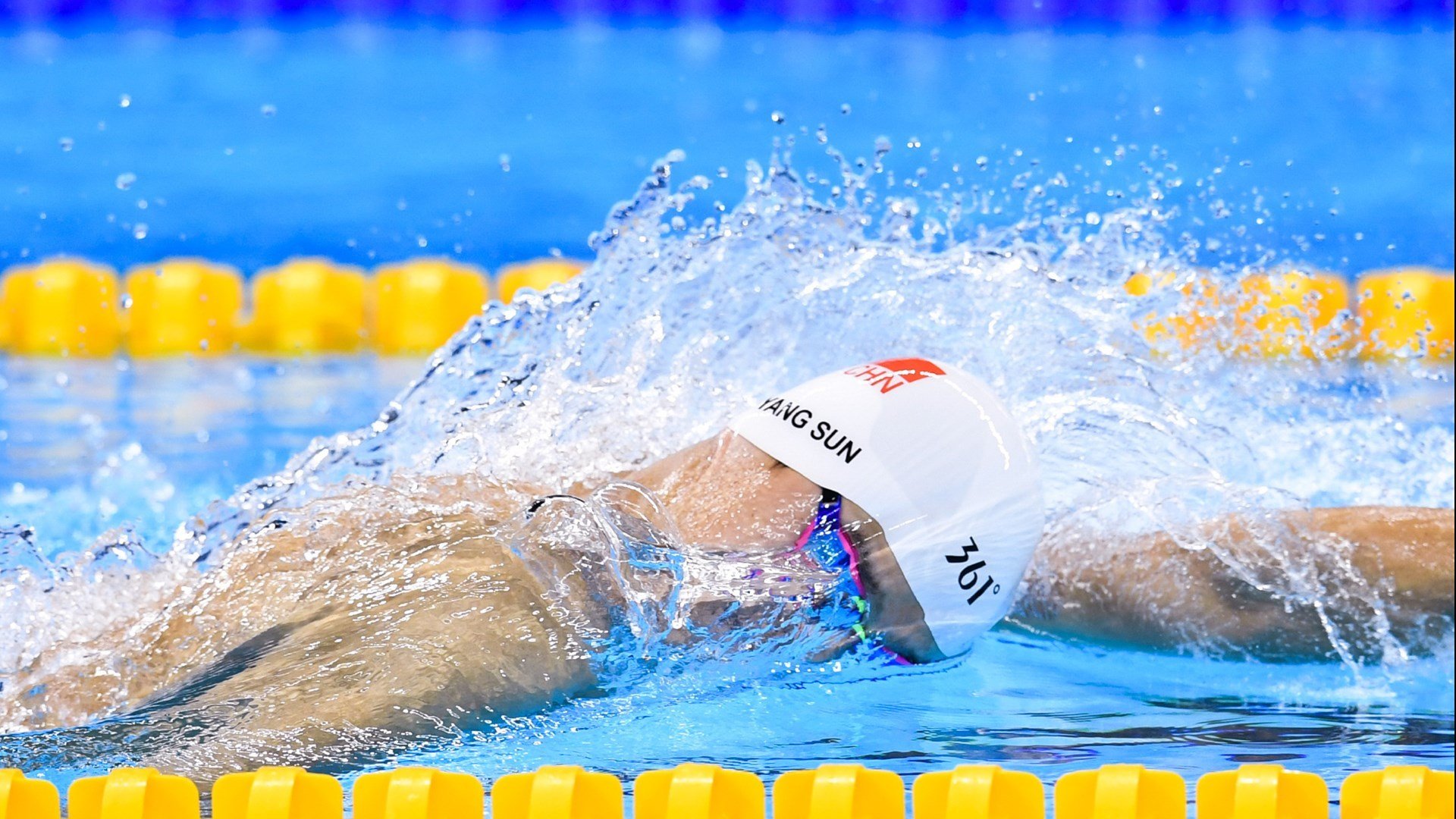 仰泳冲刺吉尔吉斯斯坦排名稳步提升，运动员甘油