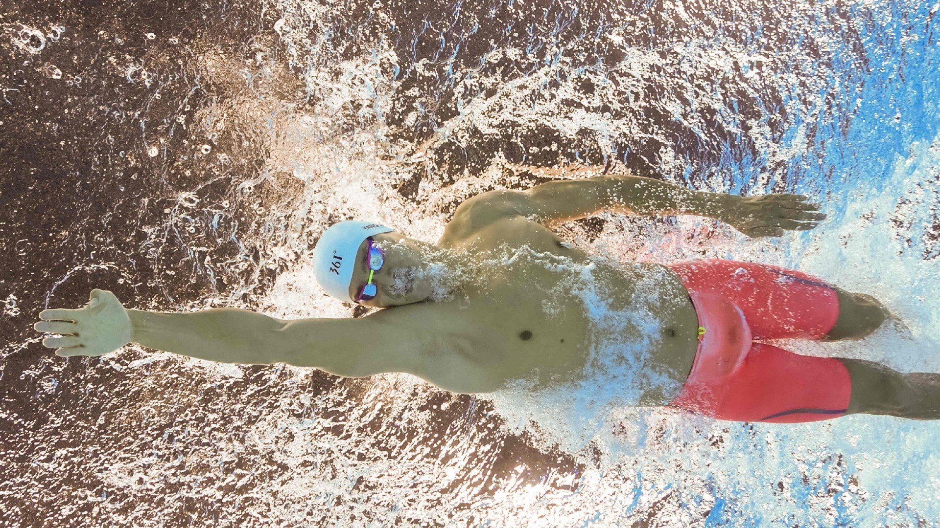 足球训练中心引入虚拟现实辅助教学,足球训练室