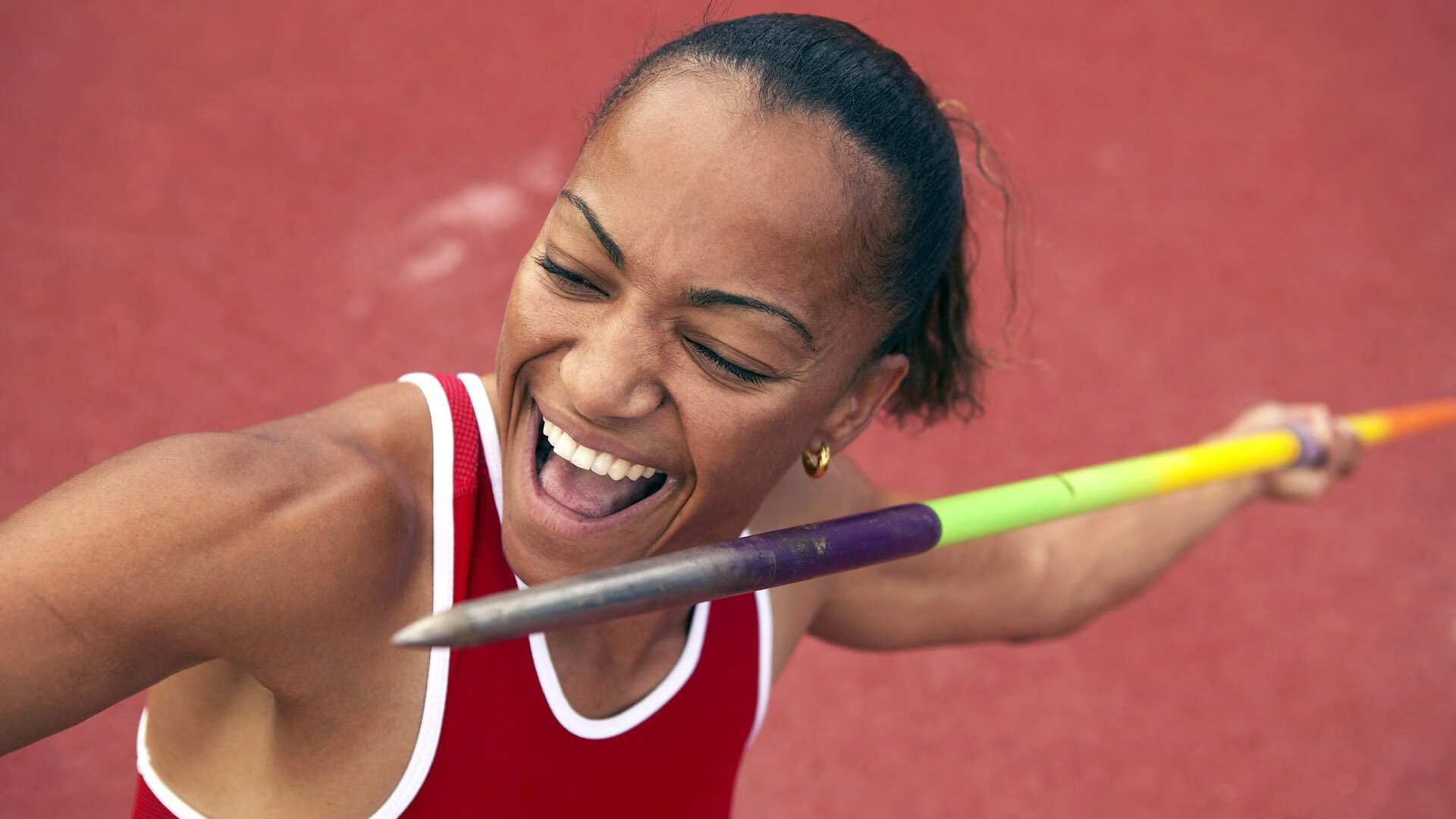 足球训练中心引入虚拟现实辅助教学,足球训练室